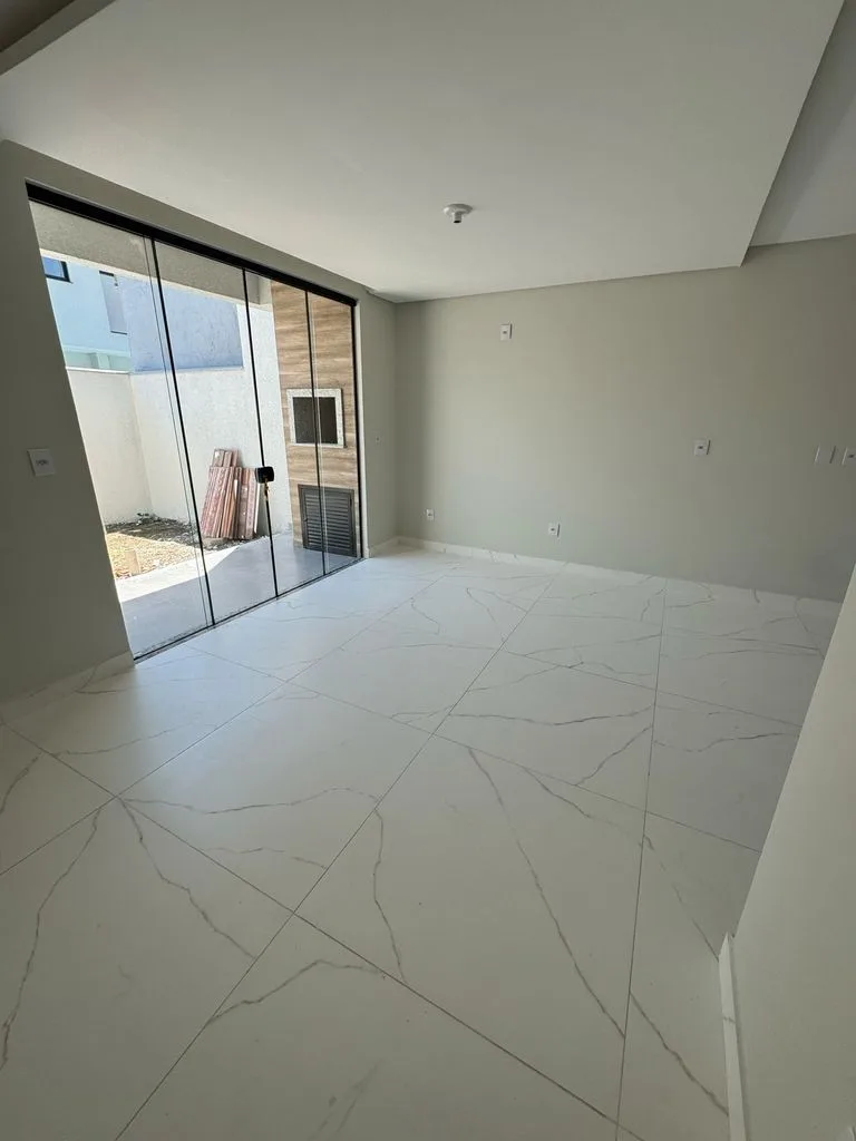 Sobrado, em Bairro Itacolomi, Balneário Piçarras/SC