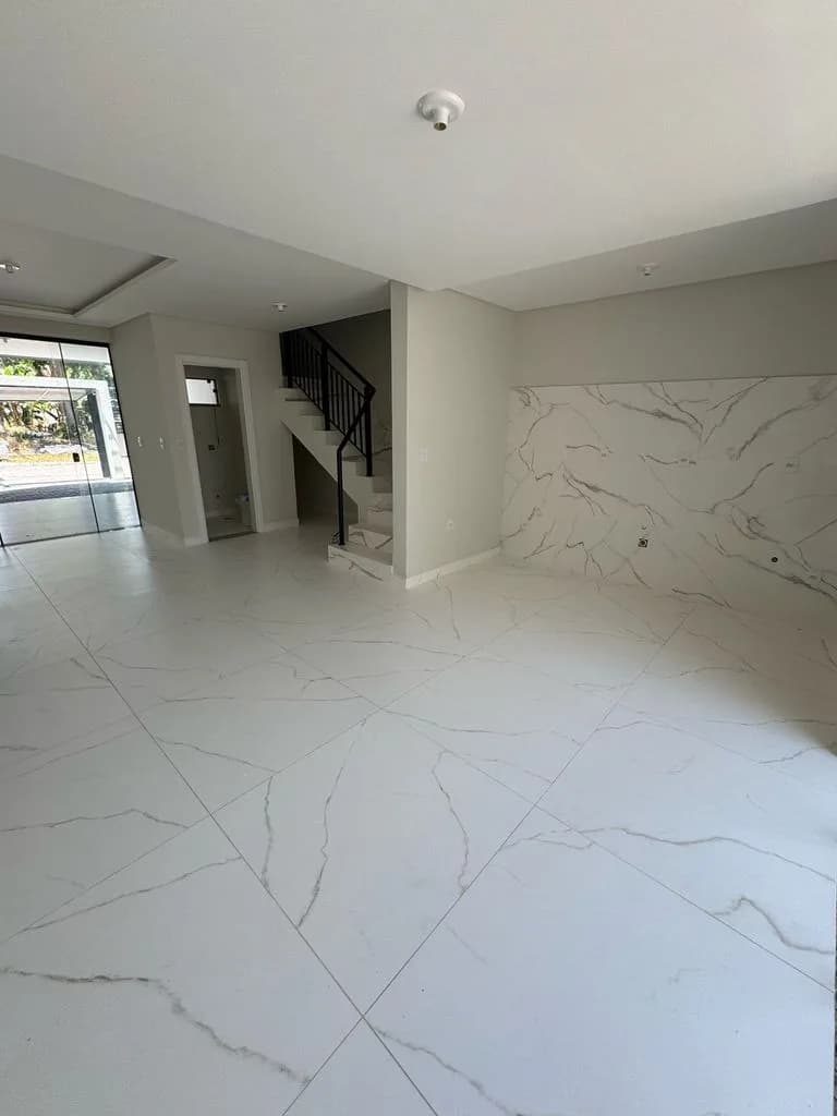 Sobrado, em Bairro Itacolomi, Balneário Piçarras/SC